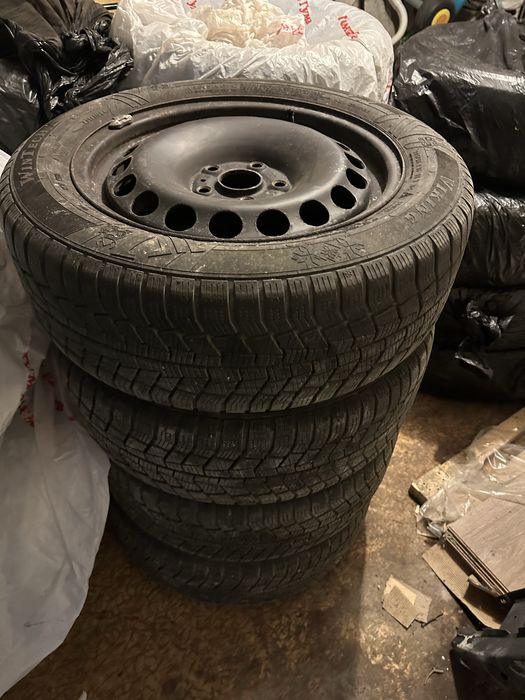 Продавам 16 цола джанти със зимни гуми за vw