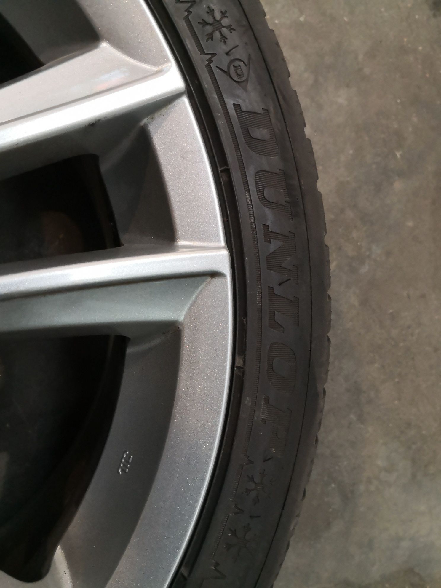 245 40 18 цола гуми като нови dunlop