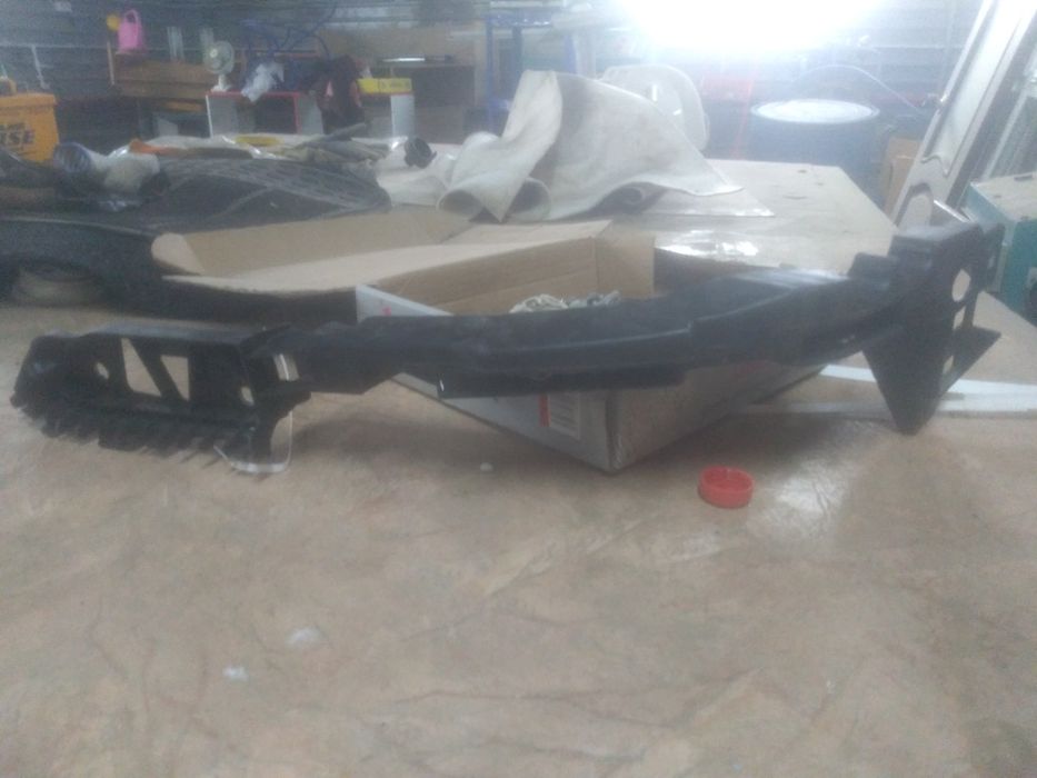 Продам Крепление Солаза от Фары и Переднего Бампера от Фолсваген Поло