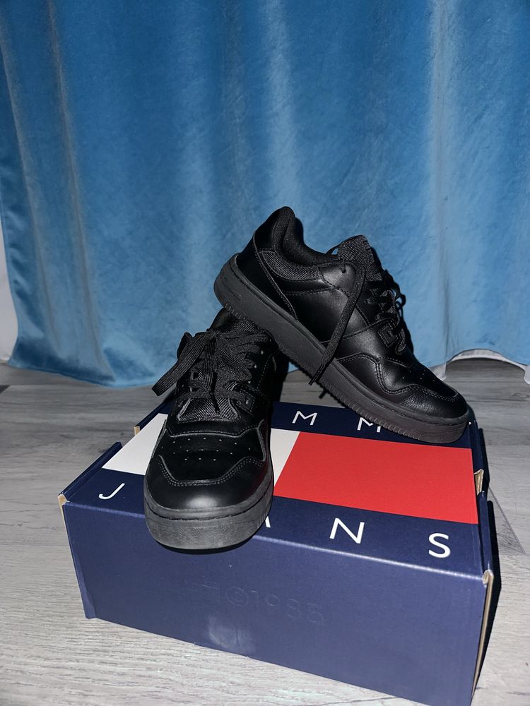 Adidasi Tommy Jeans