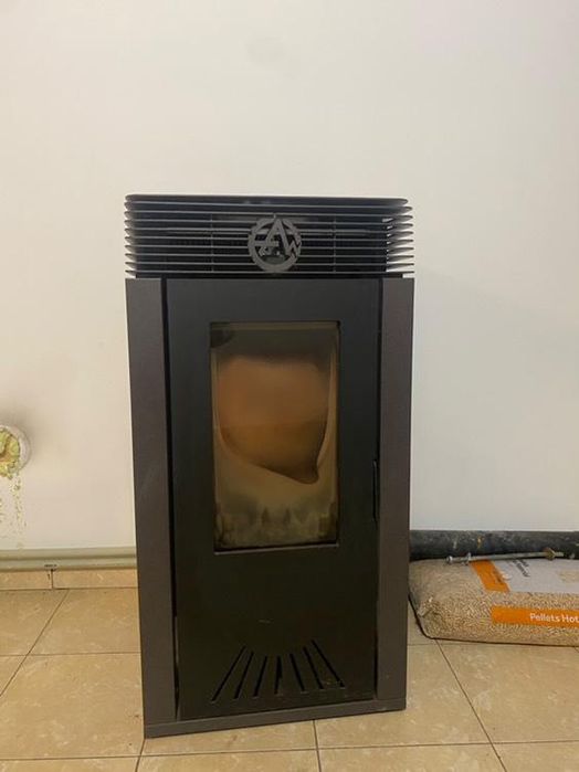 Vând sobă pe peleți-defecta