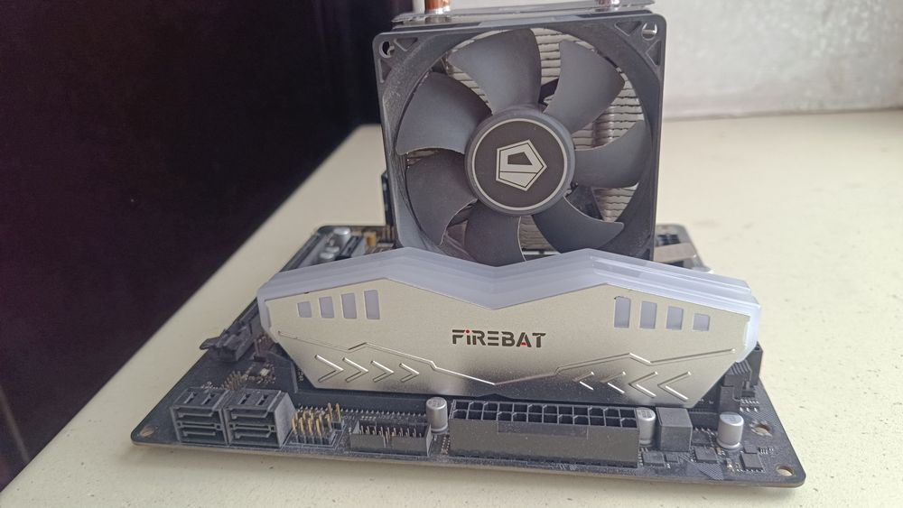 Материнская плата ,процессор intel core i 5 ,оперативная память 16 гиг