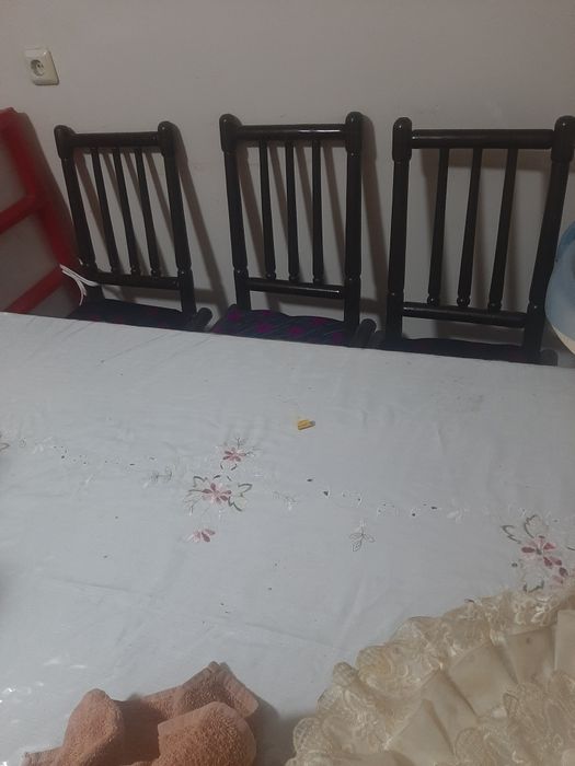 Стол стул сотилади комплек