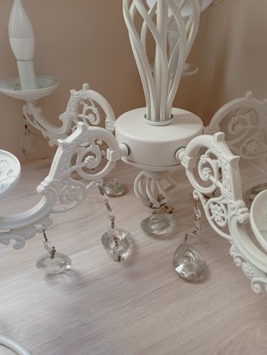 продам люстрю подвесную