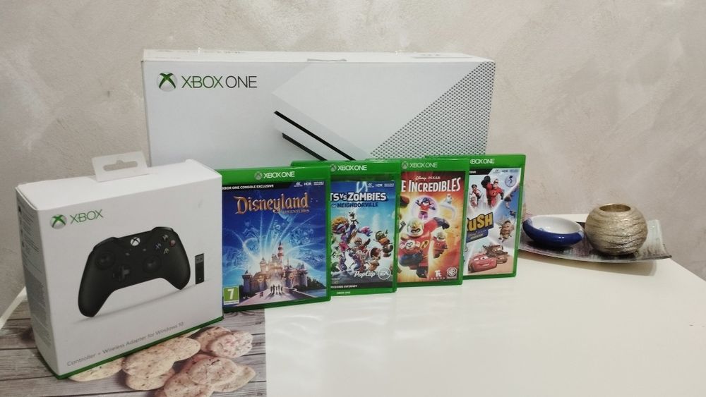 Vând schimb Xbox one s nou garanție 4 jocuri 2 controllere