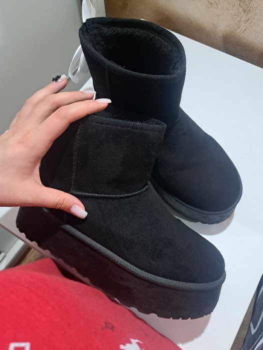 Ghete tip ugg negre