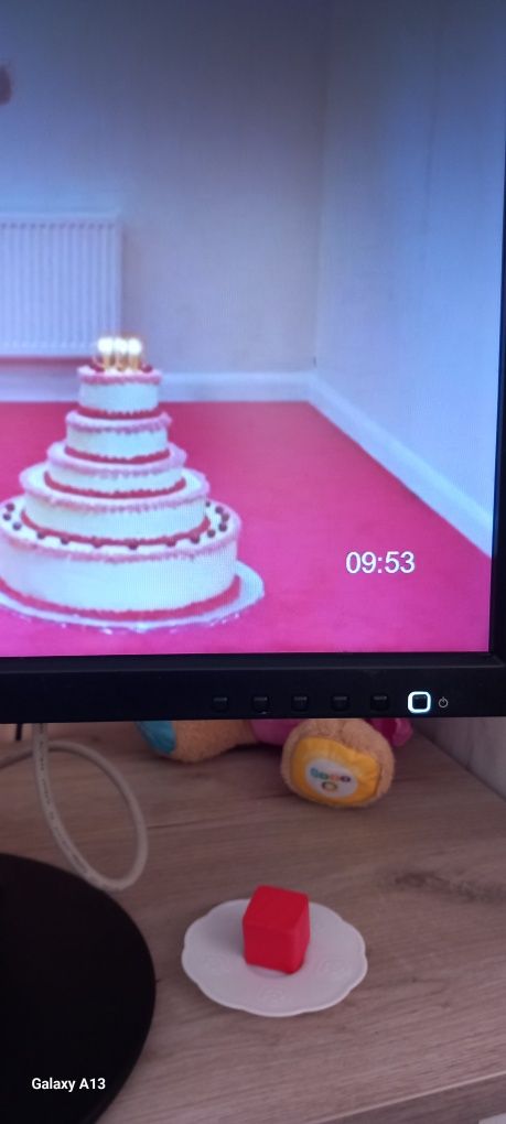 Монитор LG E2411