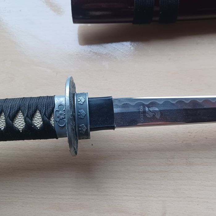 Остър меч катана стомана