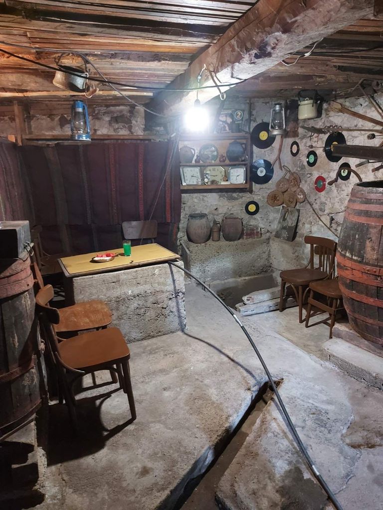 Продава се Къща в Ветрен - 176 кв.м за 893 €/кв.м - Снимка #19