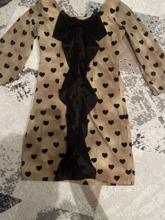 Нежное платье с сердечками и бантом