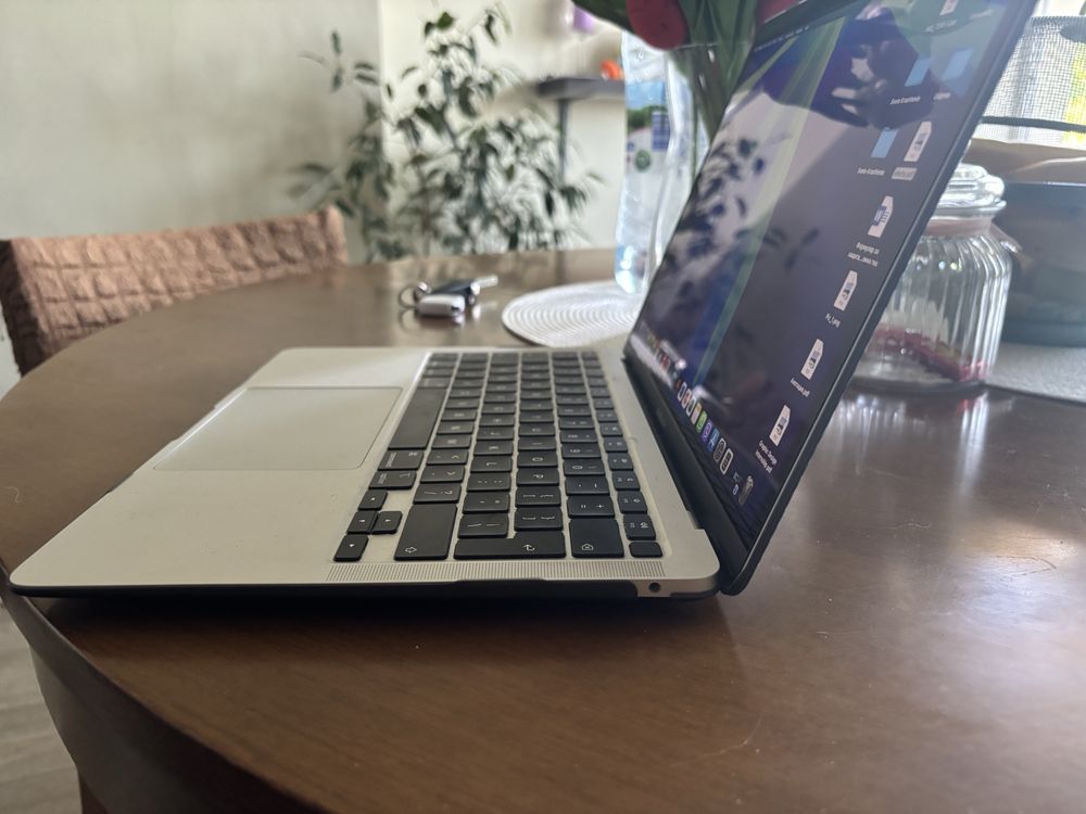 Macbook Air M1 8GB RAM 512GB SSD
