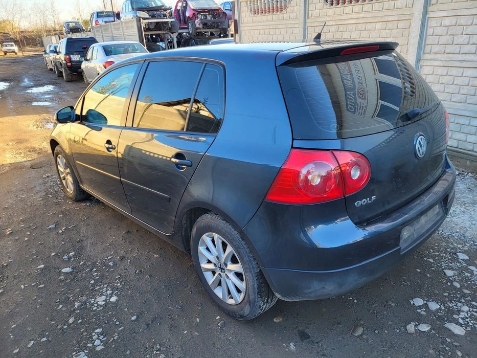 Haion spate /Bara spate/stop stanga-dreapta Volkswagen Golf 5 Hatchback