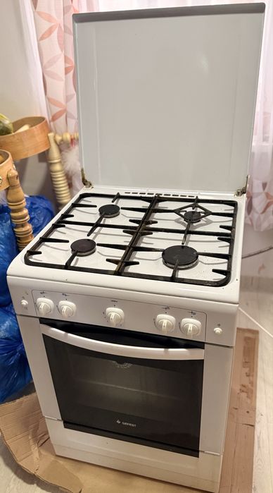 Продам газ плиту Гефест 60 см с доставкой отлично работает