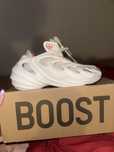 Adidasi yeezy adidas