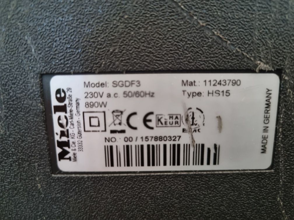 Прахосмокачка Miele complete c3