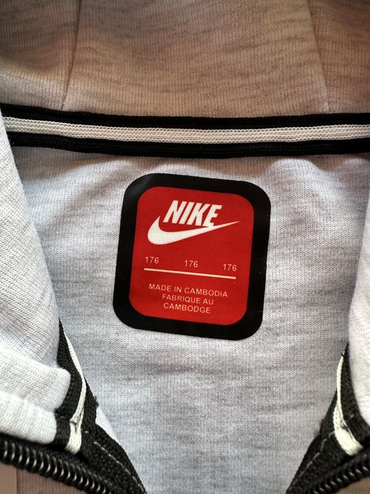 Детски,памучен екип Nike в сиво,с активен,заден джоб на долнището