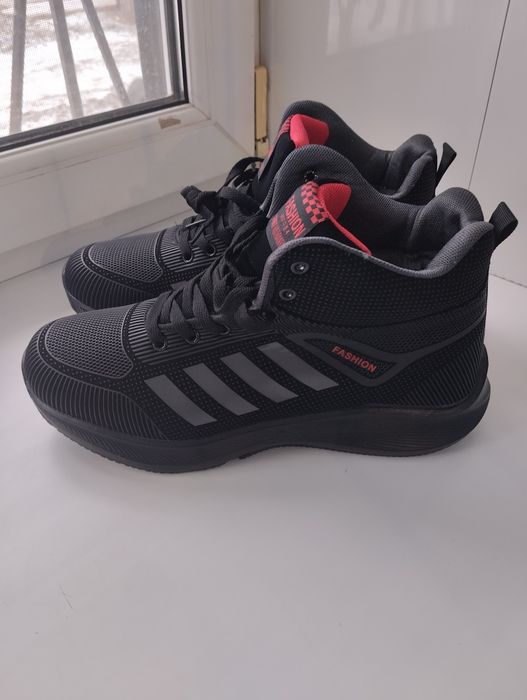 Продам кросовки зима