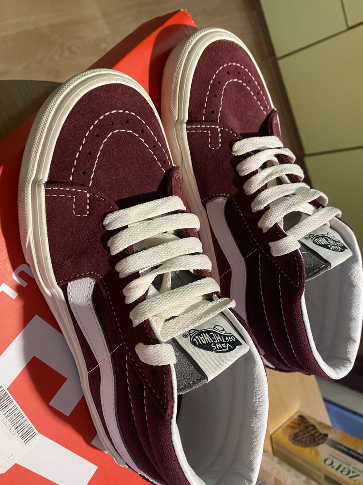 Кецове Vans в два цвята сиво и бордо