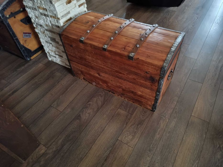 Стар дървен сандък/ракла/скрин