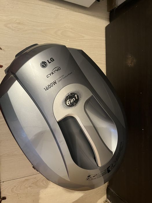 Продаю пылесос LG CYKING 6 in 1,модель V-C9363WA.
