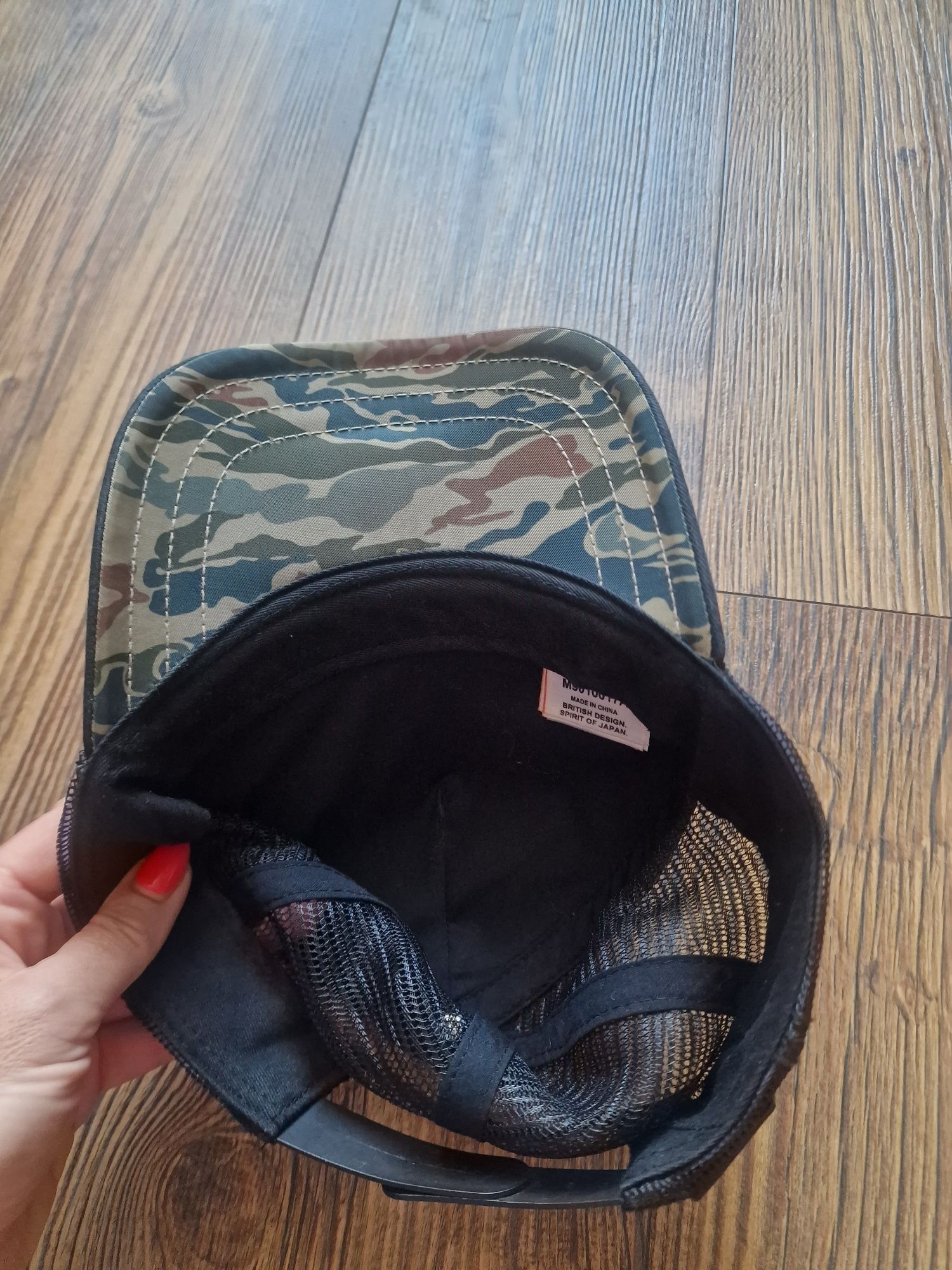 Страхотна шапка SUPERDRY