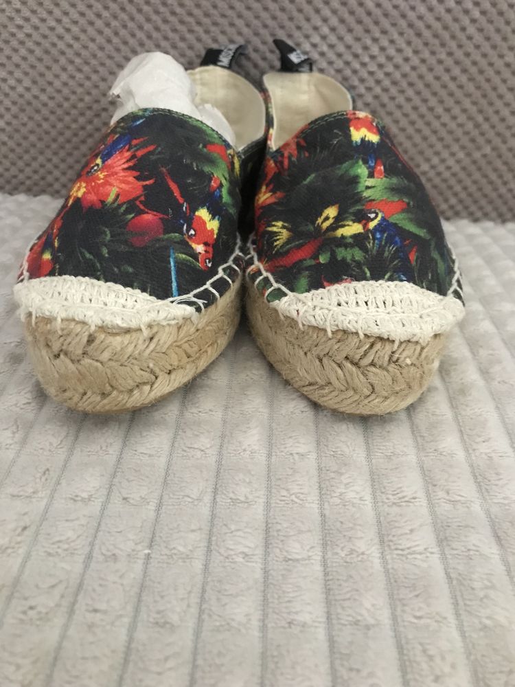 Нови Обувки Love Moschino N35