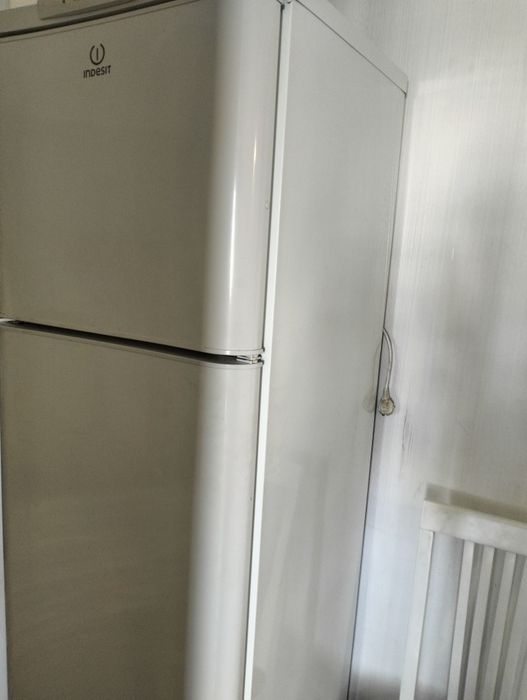 Продам холодильник Индезит на запчасти самовывоз