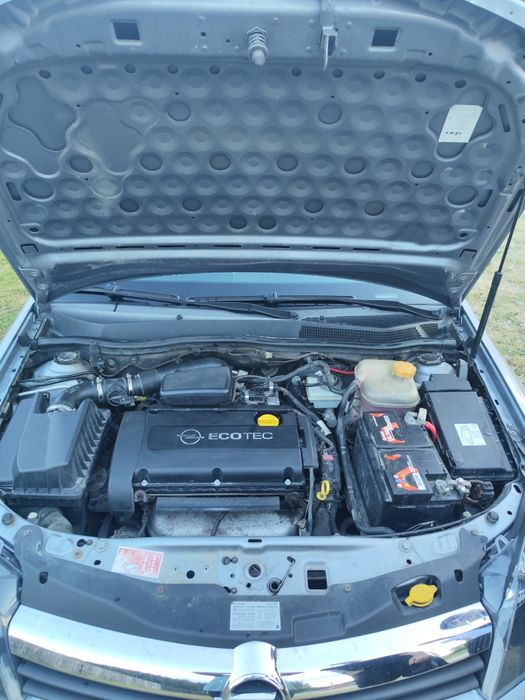 Opel Astra H
Motor 1.6 twinport 105 CP - Benzină
Transmisie manuală in