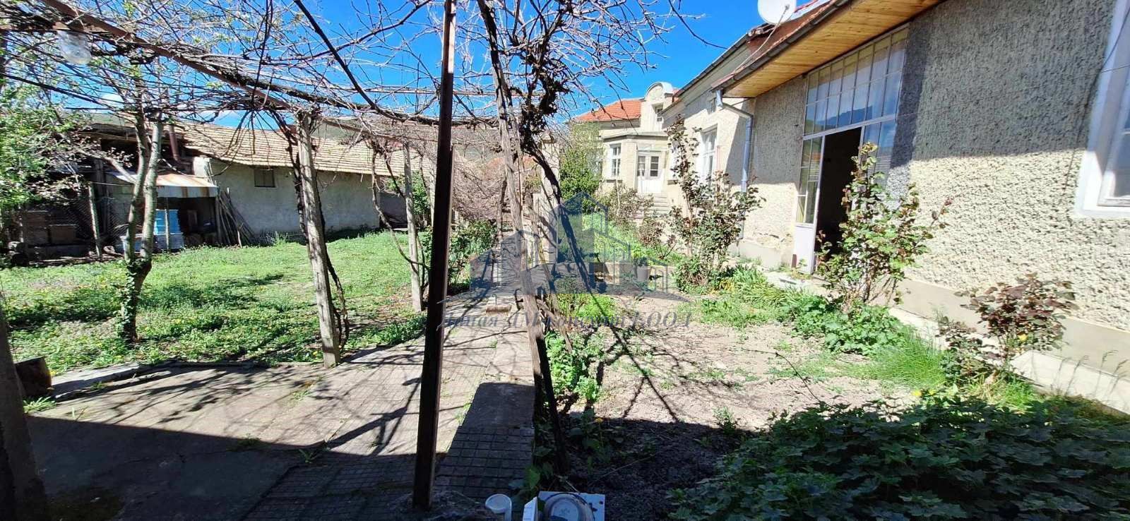 Къща в Шумен, област-с.Осмар площ 178 цена 140000
