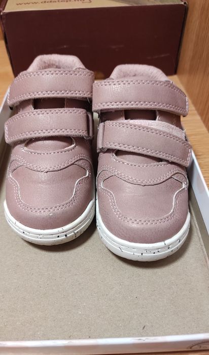 Vând pantofiori înalți, ușor îmblăniți, mărimea 21