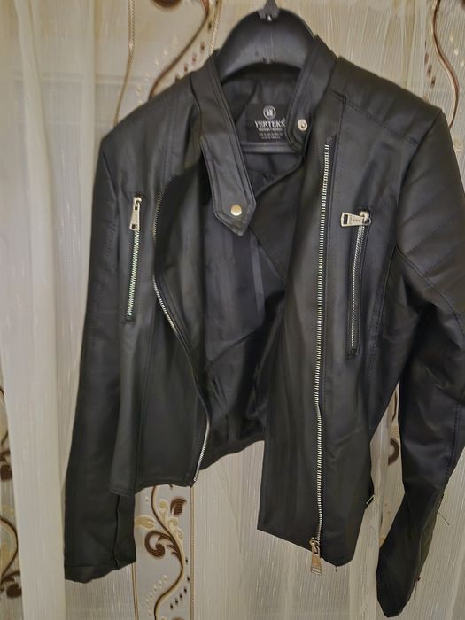 Geaca de piele nouă