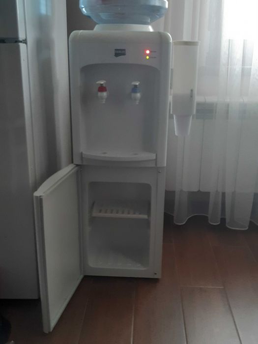 Vind distribuitor apa Fairline , cu 2 robinete apa calda si apa rece