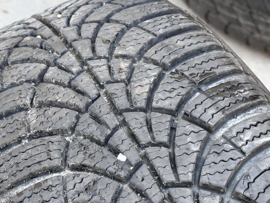 185/55/R15 Goodiyear UltraGrip9 4бр зимни dot4216