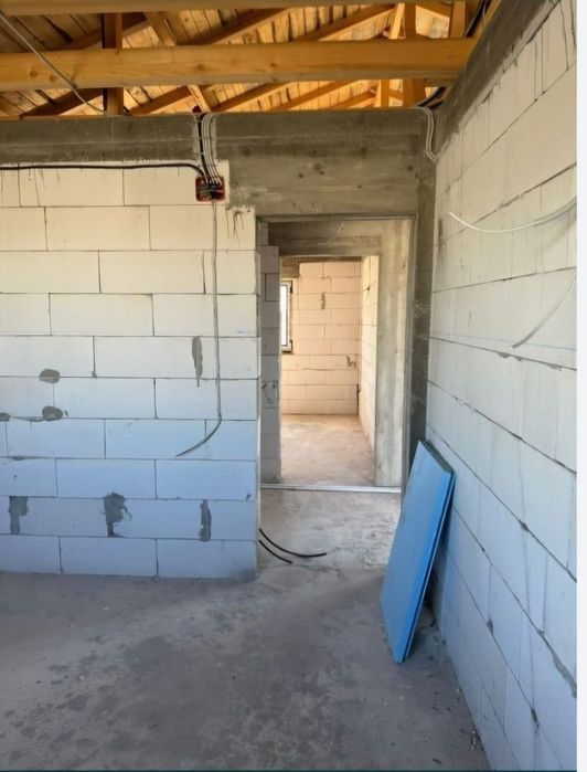 Vând casa comuna Frumusani sat Postovari