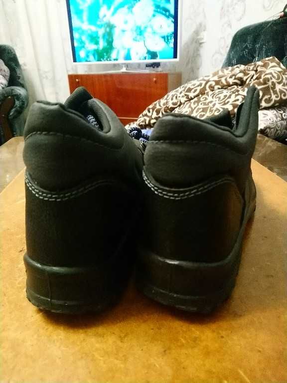 Продам рабочие ботинки