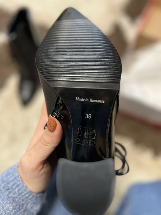Botine din piele mata si lucioasa
