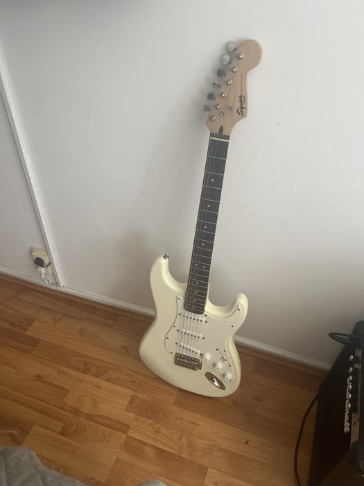 Fender Squier Bullet Strat White