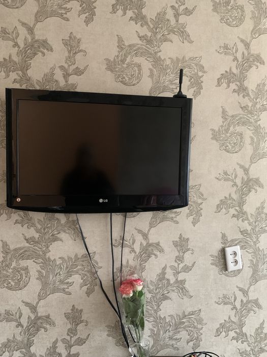LG телевизор б/у в хорошем состоянии