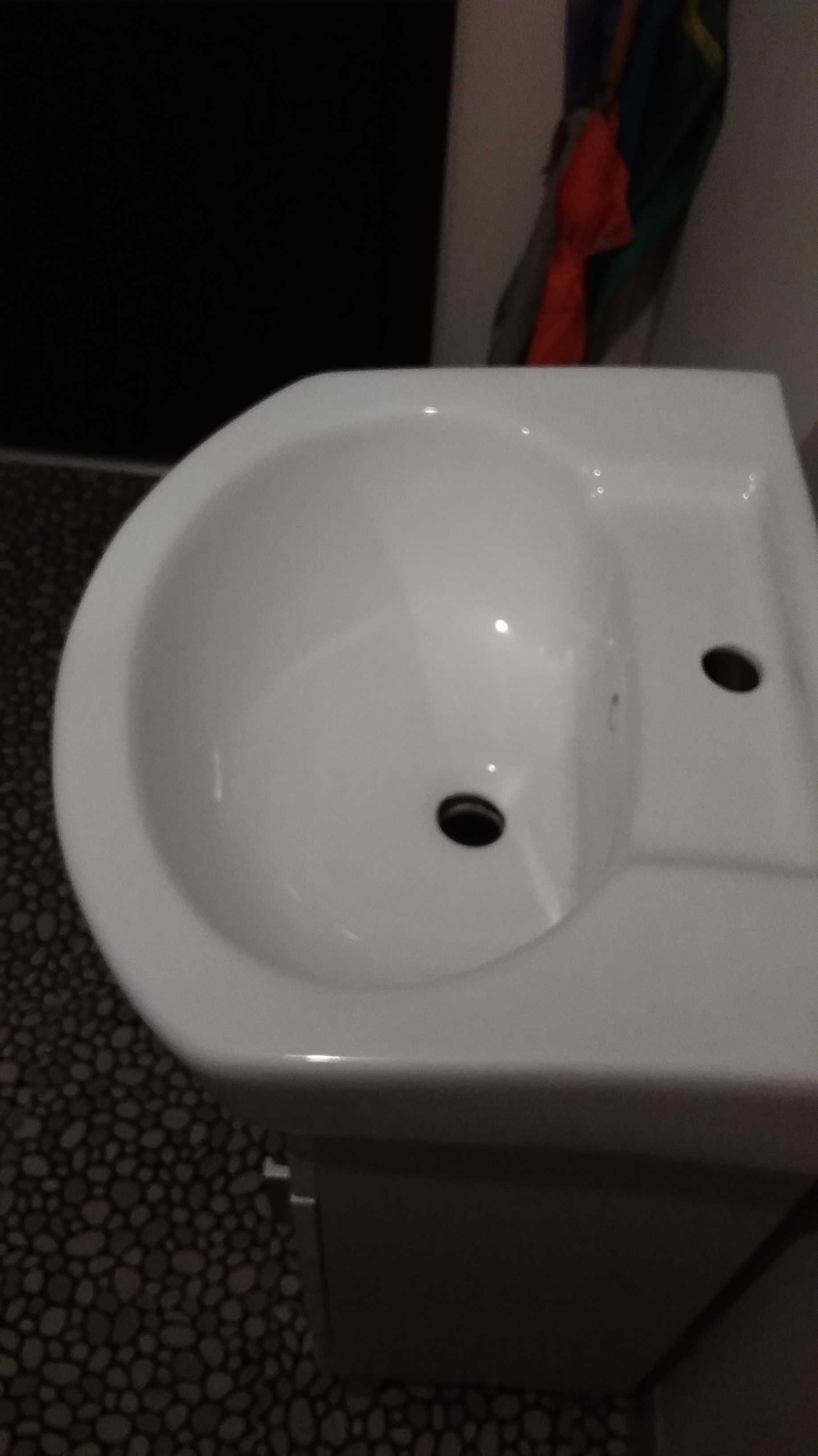 Водоустойчив шкаф за баня