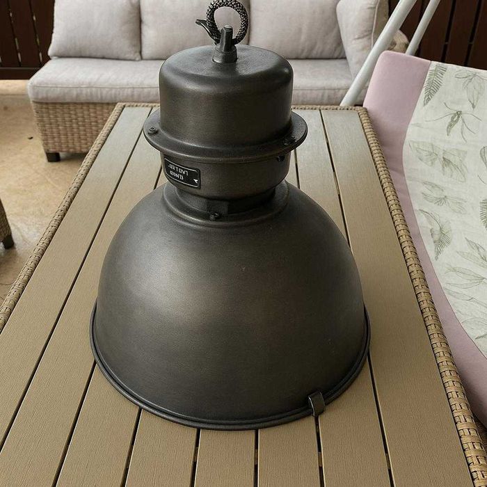 Lampă industrială vintage – metal, cu sticlă