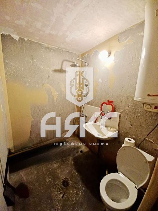 Тристаен обзаведен апартамент в кв. Сухата Река