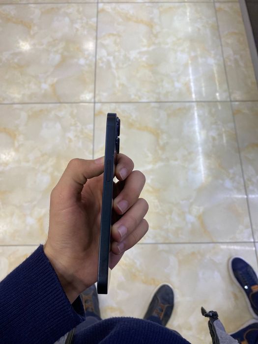 iPhone 14 синий цвет