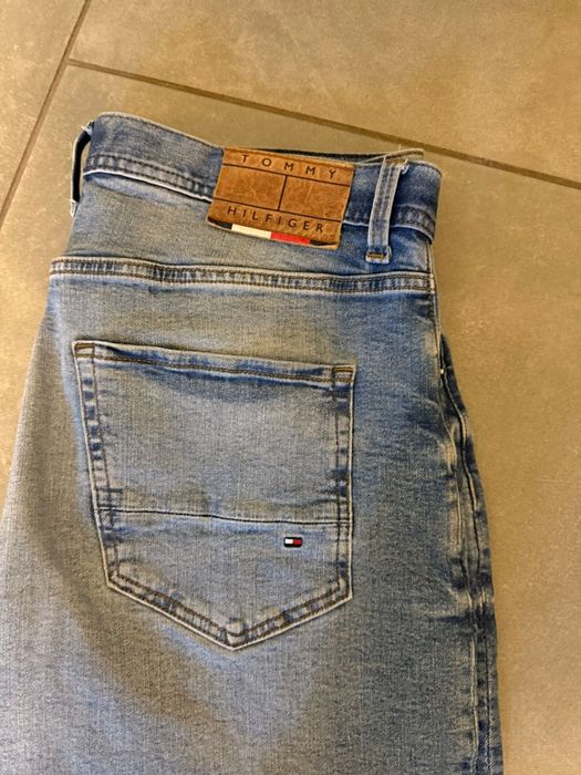 Blugi hilfiger,  mărimea 33/32, preț 120  roni