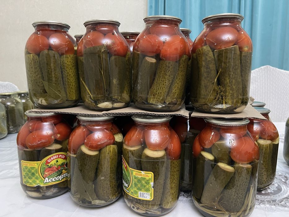 Маринованные огурцы и помидоры