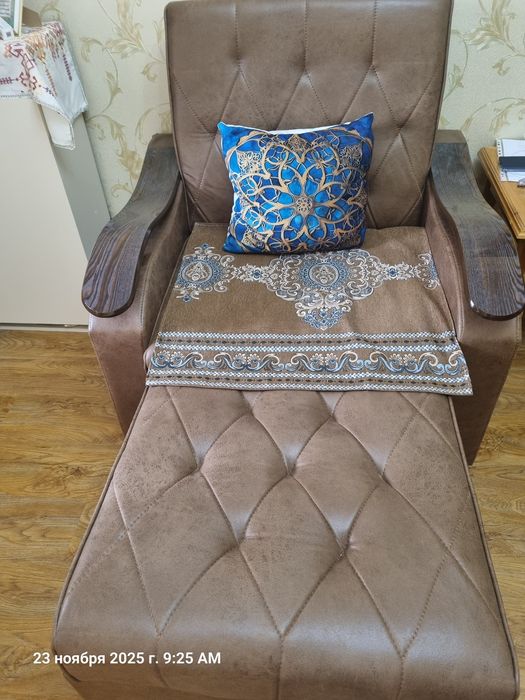 Продам расклодную диван и два кресла