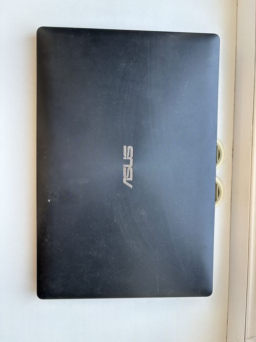Ноутбук ASUS в хорошем состояний
