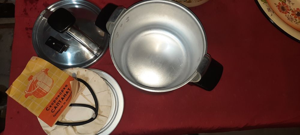 Продаётся советские кухонные посуды.