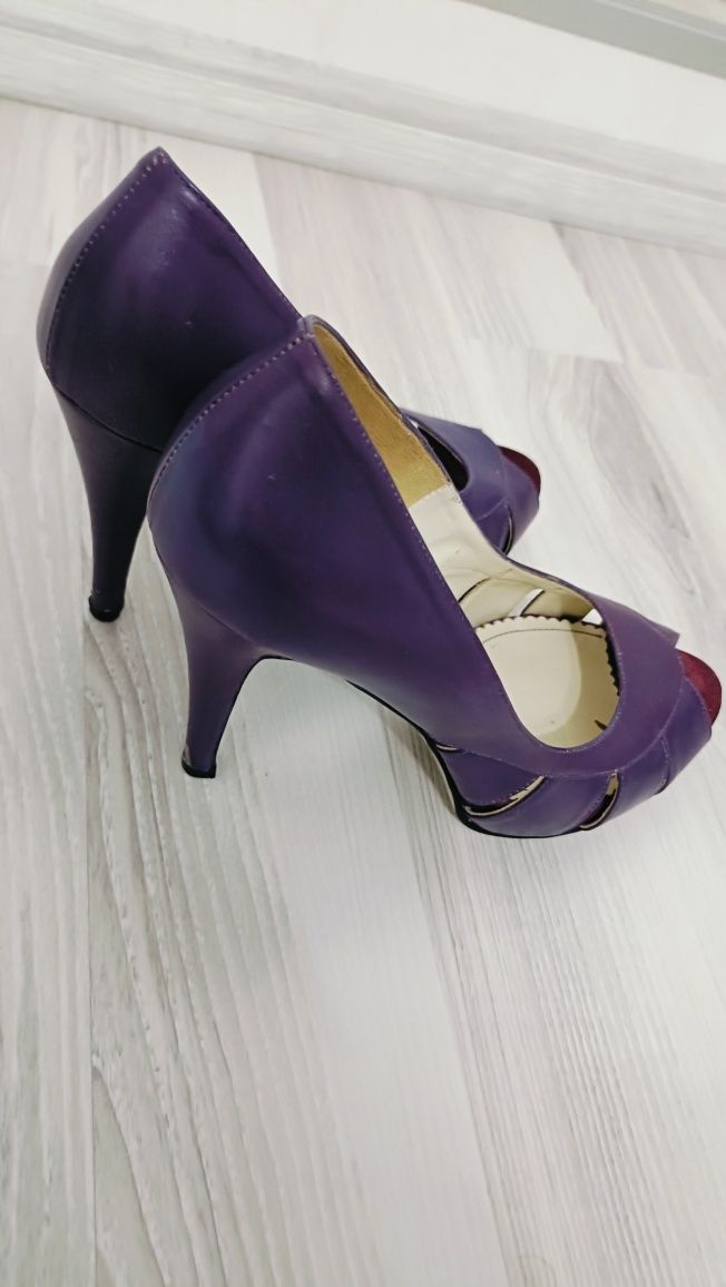 Vand pantofi din piele