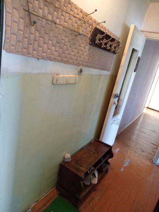 Шкафы, диваны стол дверь кресло