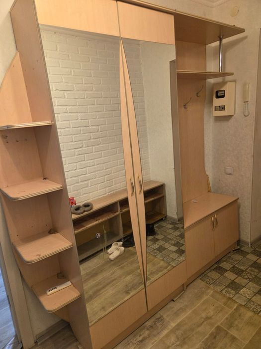 Продам прихожую район усолка